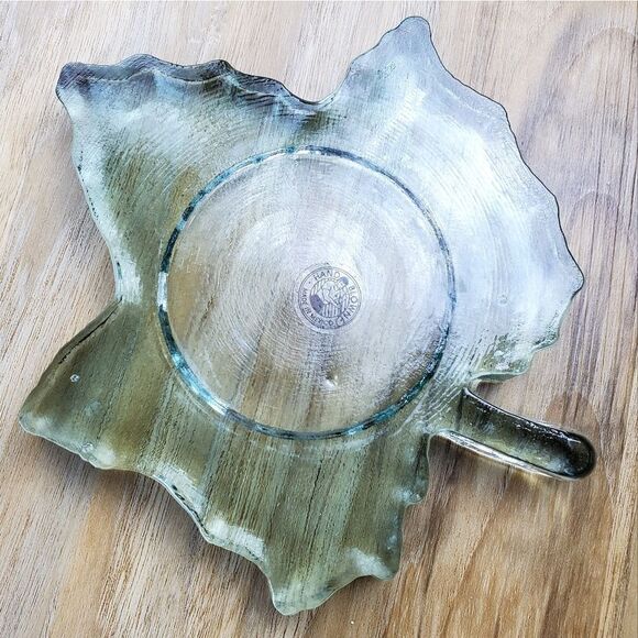 🔺️Green Hand Blown Maple Leaf Shaped Candle Holder - Picture 5 of 8